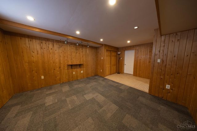 3041 Westknolls Lane, Cincinnati, OH 45211