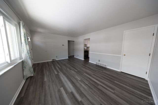 3041 Westknolls Lane, Cincinnati, OH 45211