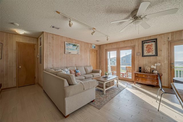 4406 Pabst Road, Galveston, TX 77554