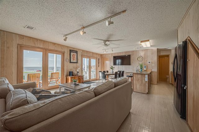 4406 Pabst Road, Galveston, TX 77554