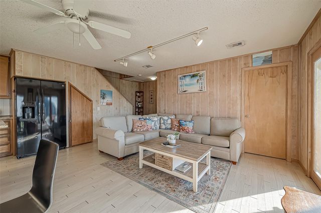 4406 Pabst Road, Galveston, TX 77554