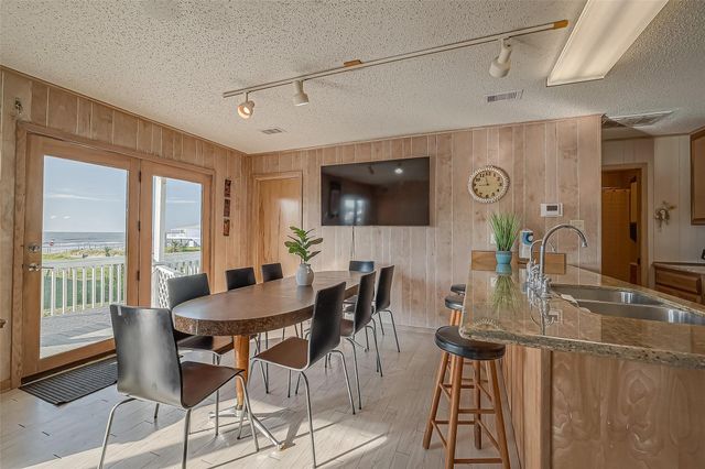 4406 Pabst Road, Galveston, TX 77554