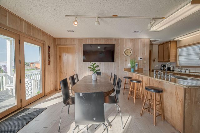 4406 Pabst Road, Galveston, TX 77554