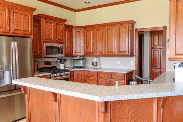 805 W Prairie Way, Mustang, OK 73064