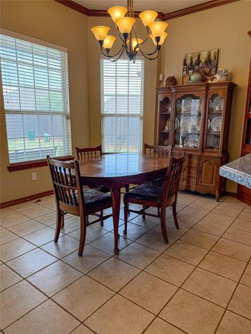 805 W Prairie Way, Mustang, OK 73064