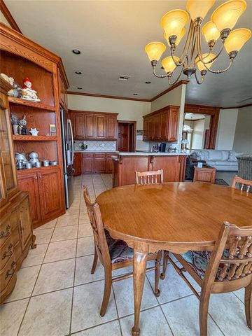 805 W Prairie Way, Mustang, OK 73064