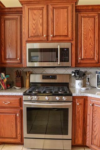 805 W Prairie Way, Mustang, OK 73064