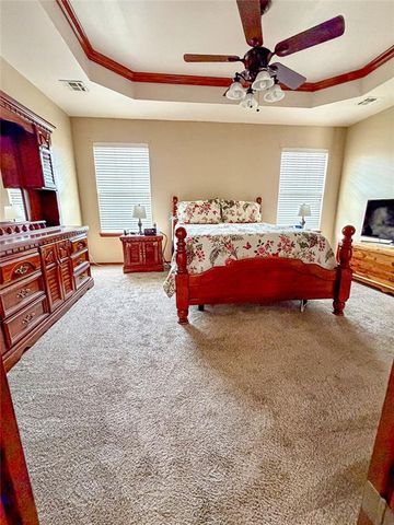 805 W Prairie Way, Mustang, OK 73064
