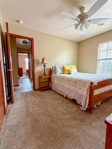 805 W Prairie Way, Mustang, OK 73064