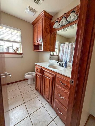 805 W Prairie Way, Mustang, OK 73064