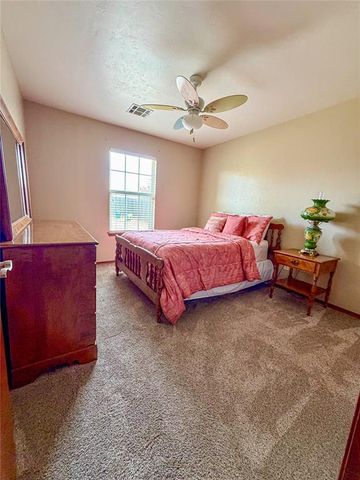 805 W Prairie Way, Mustang, OK 73064