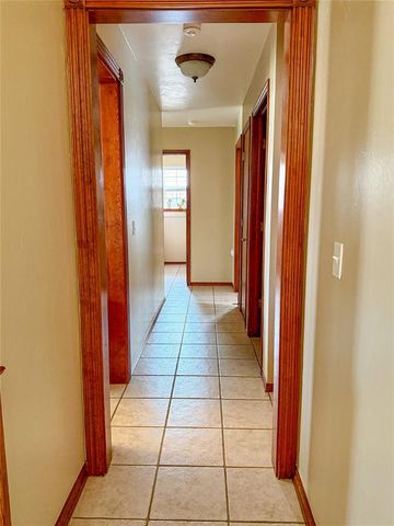 805 W Prairie Way, Mustang, OK 73064