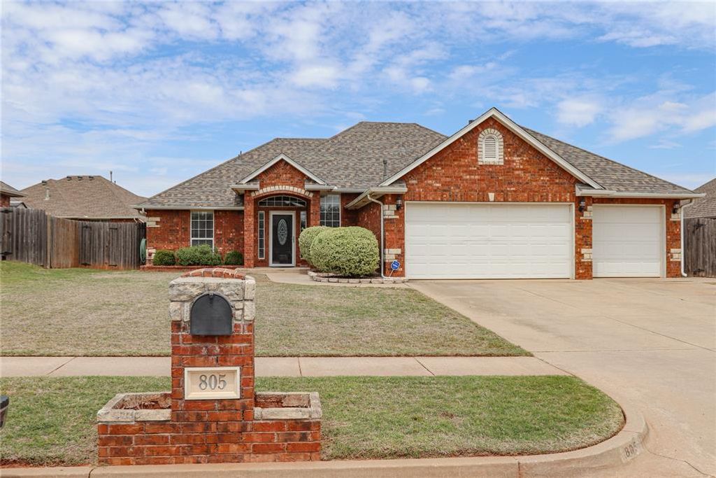 805 W Prairie Way, Mustang, OK 73064