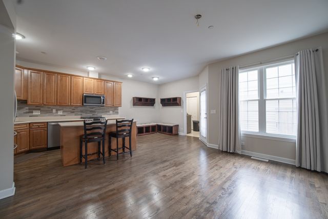 309 Bradbury Lane, Bartlett, IL 60103