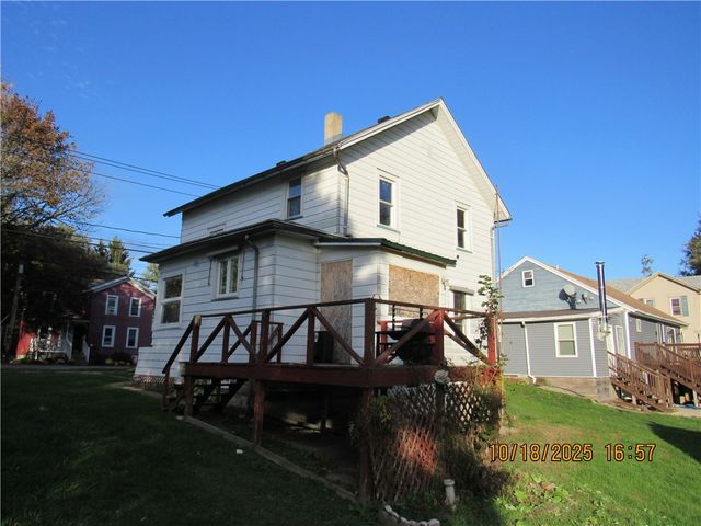 52 Montezuma Street, Lyons, NY 14489