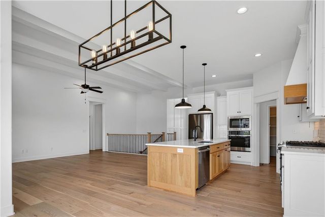 24320 W 68th Street, Shawnee, KS 66226