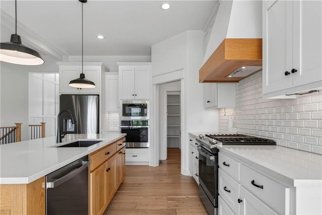 24320 W 68th Street, Shawnee, KS 66226
