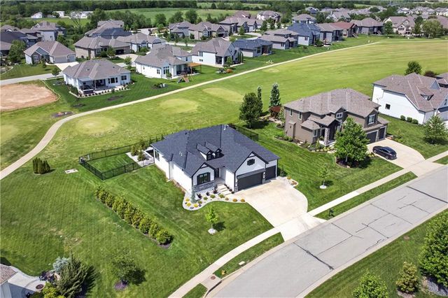 24320 W 68th Street, Shawnee, KS 66226