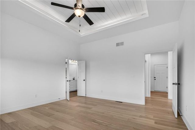 24320 W 68th Street, Shawnee, KS 66226