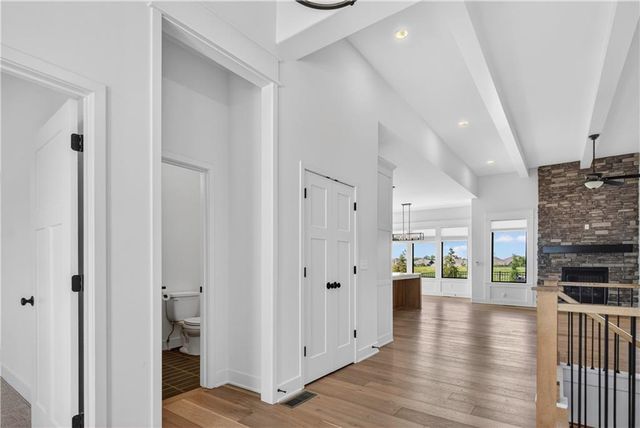 24320 W 68th Street, Shawnee, KS 66226