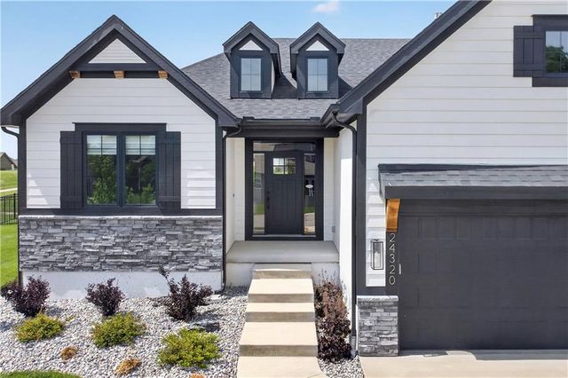 24320 W 68th Street, Shawnee, KS 66226