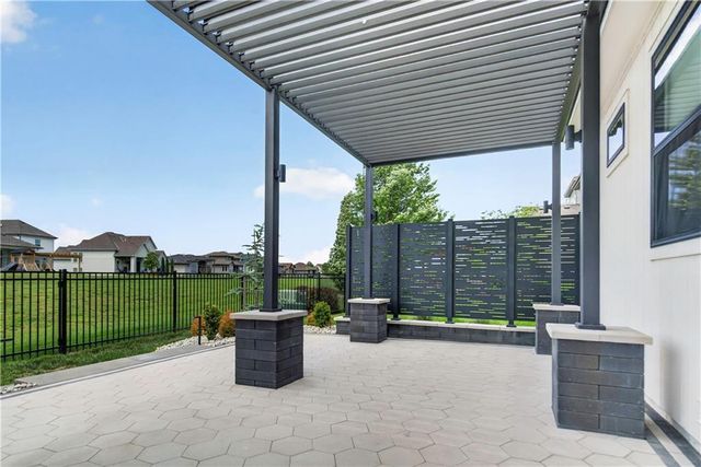 24320 W 68th Street, Shawnee, KS 66226
