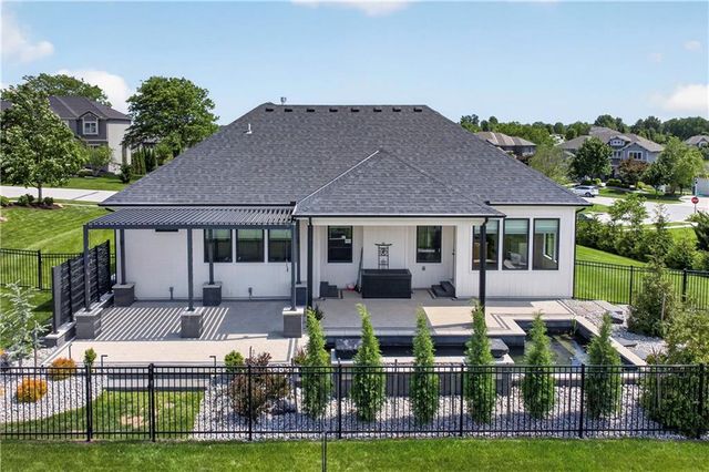 24320 W 68th Street, Shawnee, KS 66226
