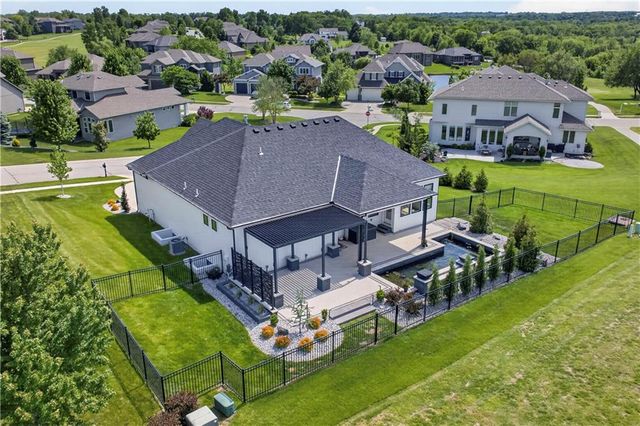 24320 W 68th Street, Shawnee, KS 66226