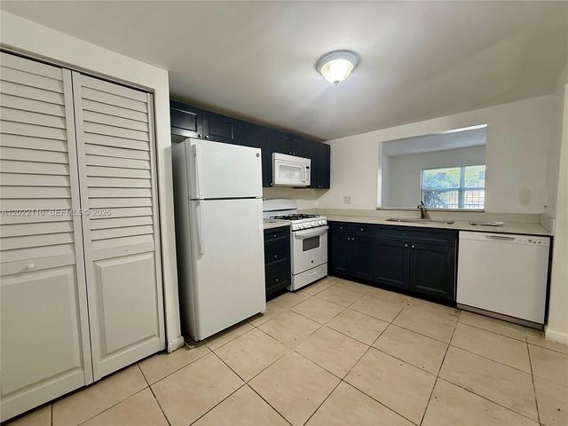 18101 NW 68th Avenue B102, Hialeah, FL 33015