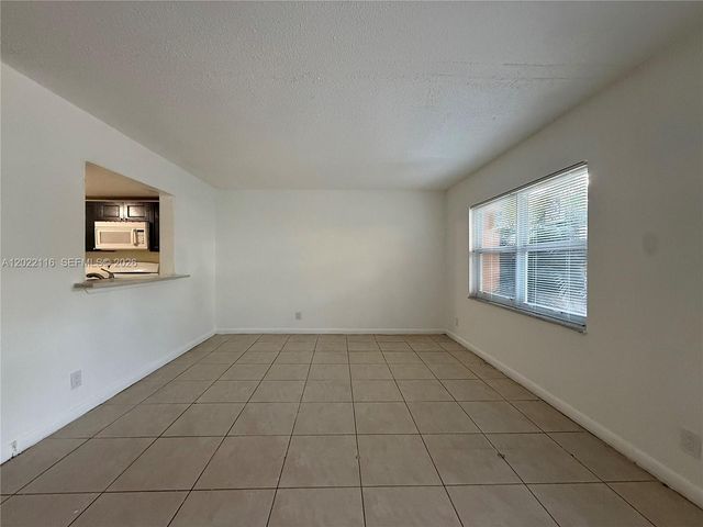 18101 NW 68th Avenue B102, Hialeah, FL 33015