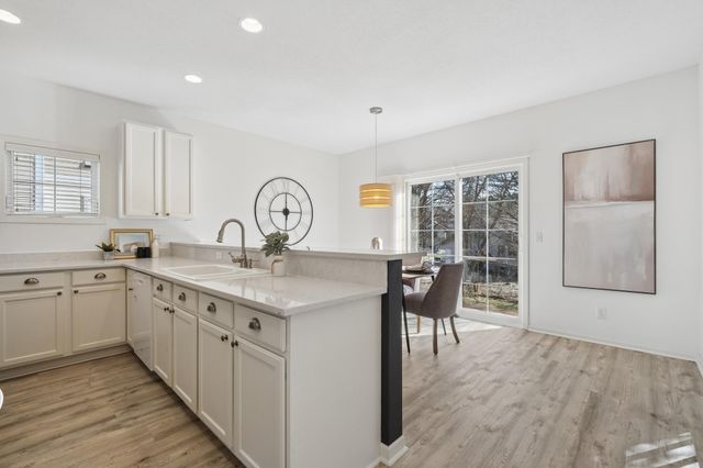 3166 Lexington Avenue N, Shoreview, MN 55126