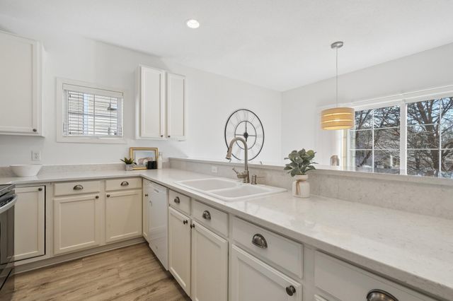 3166 Lexington Avenue N, Shoreview, MN 55126