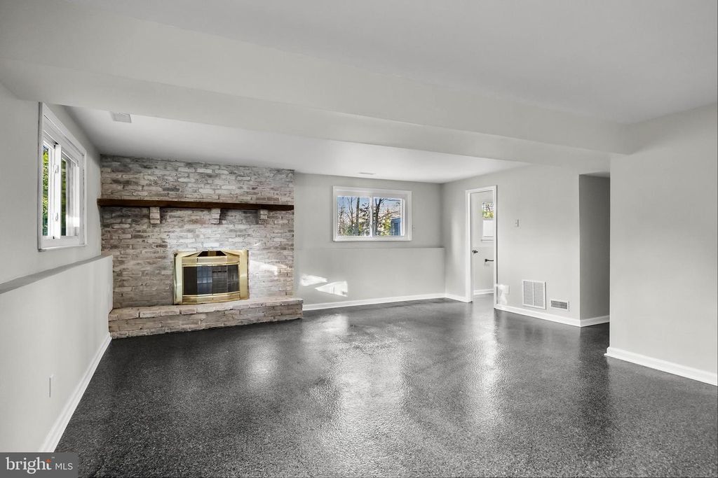 Image 25 of property listing at 52 TAUNTON RD, Medford, NJ 08055