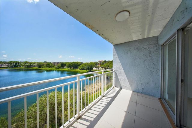 9351 Fontainebleau Boulevard B415, Miami, FL 33172