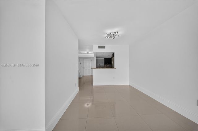9351 Fontainebleau Boulevard B415, Miami, FL 33172