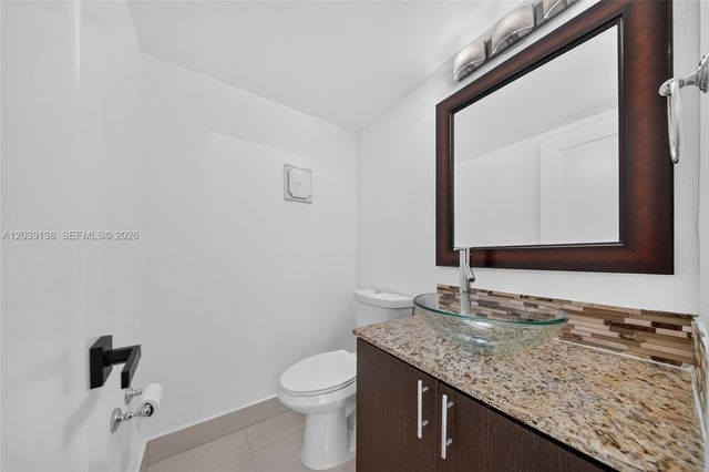 9351 Fontainebleau Boulevard B415, Miami, FL 33172