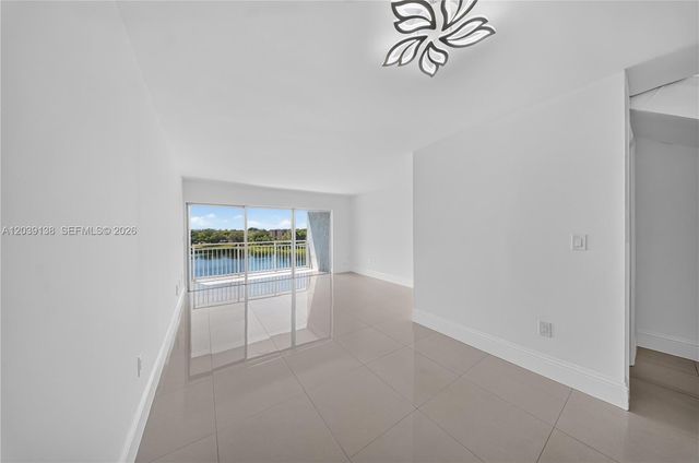 9351 Fontainebleau Boulevard B415, Miami, FL 33172
