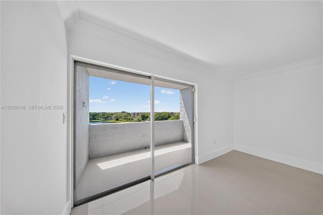 9351 Fontainebleau Boulevard B415, Miami, FL 33172