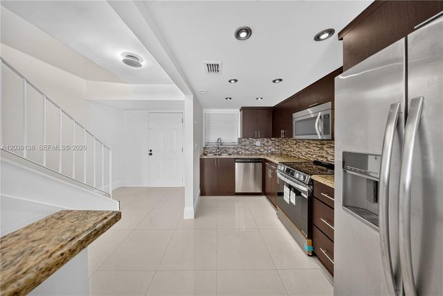 9351 Fontainebleau Boulevard B415, Miami, FL 33172