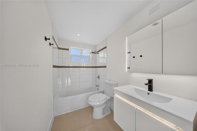 9351 Fontainebleau Boulevard B415, Miami, FL 33172