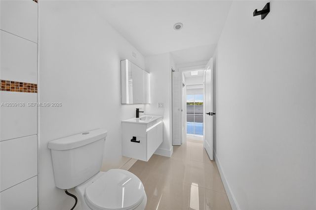 9351 Fontainebleau Boulevard B415, Miami, FL 33172