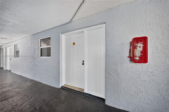 9351 Fontainebleau Boulevard B415, Miami, FL 33172