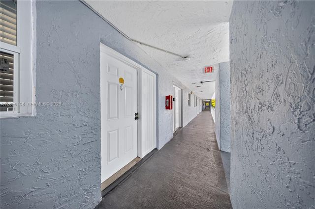 9351 Fontainebleau Boulevard B415, Miami, FL 33172