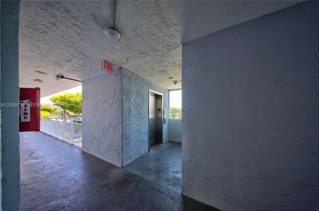 9351 Fontainebleau Boulevard B415, Miami, FL 33172