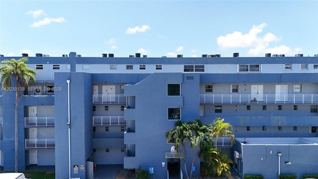 9351 Fontainebleau Boulevard B415, Miami, FL 33172