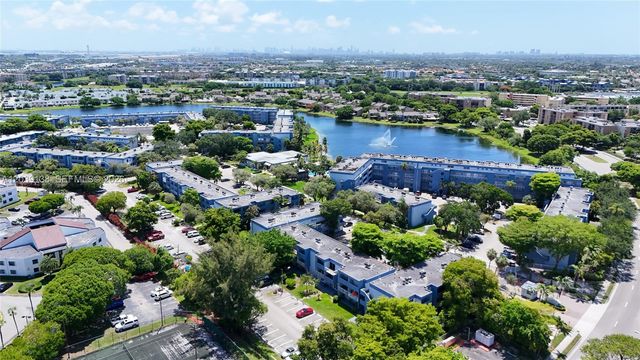 9351 Fontainebleau Boulevard B415, Miami, FL 33172