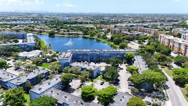 9351 Fontainebleau Boulevard B415, Miami, FL 33172