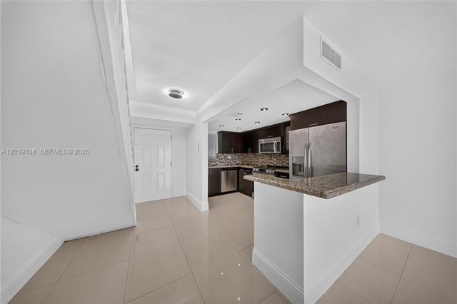 9351 Fontainebleau Boulevard B415, Miami, FL 33172