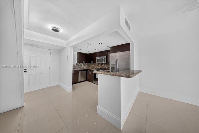 9351 Fontainebleau Boulevard B415, Miami, FL 33172