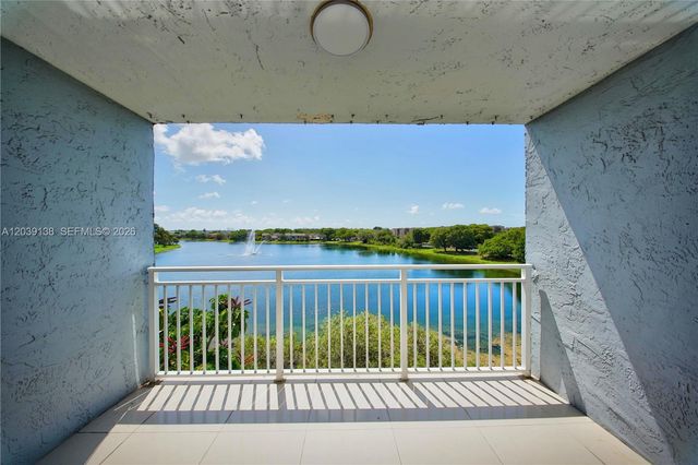 9351 Fontainebleau Boulevard B415, Miami, FL 33172